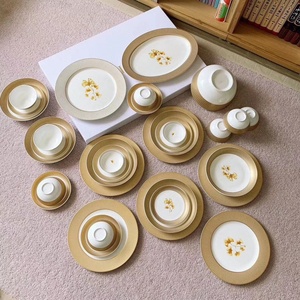 Hot Selling European Style Golden Ginkgo Pattern 33Pcs Luxury Porcelain <b>Dinner</b> <b>Set</b> Exquisite <b>Bone</b> <b>China</b> Plate Customized Logo - Product Image 1
