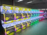 Distributeur automatique de capsules à double compartiment 2 niveaux avec bande lumineuse RGB, vitrine transparente et cadre néon pour centre commercial et salle de jeux, vente en gros, fourniture directe usine