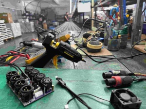 Kim loại chuyên nghiệp 2 kênh 8Ohm khuếch đại kỹ thuật số xử lý Loa chéo <span class=keywords><strong>6</strong></span> đầu ra - Product Image 3