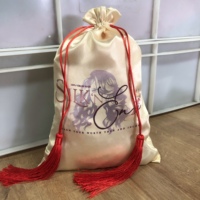 Vente en gros de sacs à cheveux en satin avec logo personnalisé pour perruques sac d'emballage cadeau en soie douce sac à provisions de haute qualité avec cordon de serrage