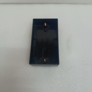 Cubierta de la caja de fusibles para excavadoras Hyundai 150 215 225 305 335 455 505 7, panel de plástico con montaje y estampado en caliente - Product Image 1