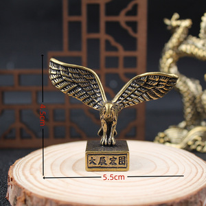 Ornement en laiton en forme d'aigle, 2 pièces, décoration de bureau traditionnelle, cadeau pour la décoration de bureau, thème Grande Ambition - Product Image 4