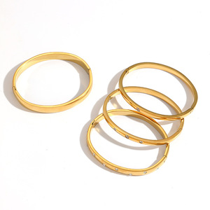 สร้อยข้อมือสแตนเลสประดับเพชร ชุบทอง 18k พร้อมตัวล็อคแบบสปริง เหมาะสำหรับทุกเพศทุกวัย สวมใส่ได้ทุกวัน - Product Image 4