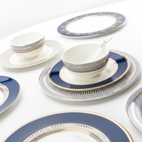 Service de table de luxe en porcelaine fine, style européen, avec incrustations dorées, assiettes à steak et soucoupes en céramique émaillée