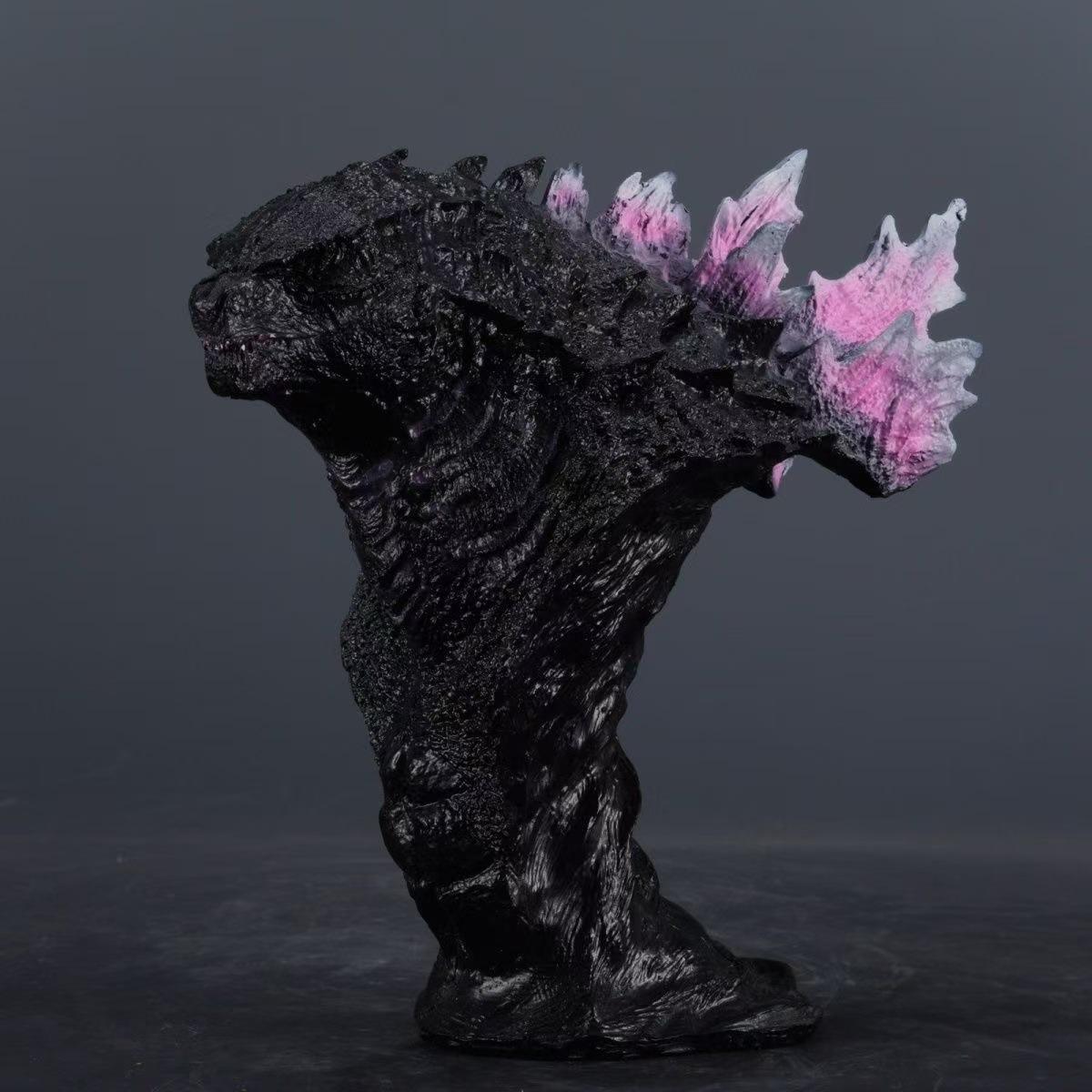 Le buste de Godzilla a un dos rose