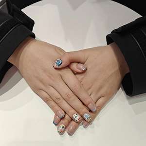 Muhaha Trend Design Brand Push-On Nail Art: Pequeñas Flores Pastorales - Product Image 6