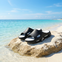Sandales et Claquettes d'Été pour Hommes en EVA, Style Designer, Semelle Épaisse Cloud Antidérapante, pour l'Extérieur, Vente en Gros