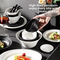 Ensemble de vaisselle haut de gamme pour la maison : bols, assiettes et soucoupes côtelés élégants et raffinés noir et blanc, couleur sous-glaçure