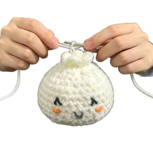Jouet amusant en peluche anti-stress en forme de boulette de riz, accessoire de jeu et de divertissement pour fêtes - Product Image 5