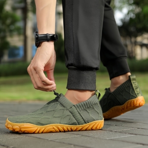 Zapatos sin cordones de punto transpirables para hombre, zapatillas informales ligeras para caminar descalzo, calzado antideslizante para exteriores - Product Image 4