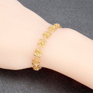 Pulsera de Corazón y Flor Chapada en Oro de 24K, Diseño de Calidad, Brazalete con Dijes de Moda para Mujer, Joyería Personalizada - Product Image 4