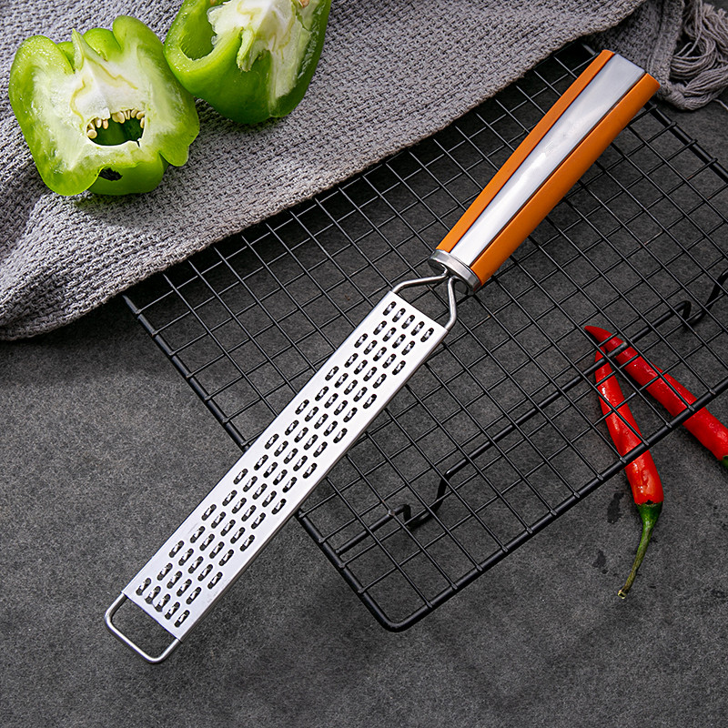 Rallador de queso naranja