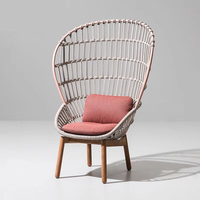 Chaise d'extérieur en osier à dossier haut de style nordique, avec structure en aluminium mobile, créative et tendance, pour maison d'hôtes et jardin