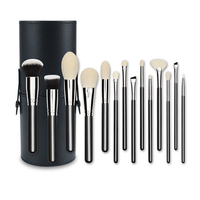 Ensemble de 8 pinceaux de maquillage Luxe doux multi-tâches à tête plate, ensemble d'outils de cosmétiques professionnels de luxe avec étui portable, pinceau de maquillage
