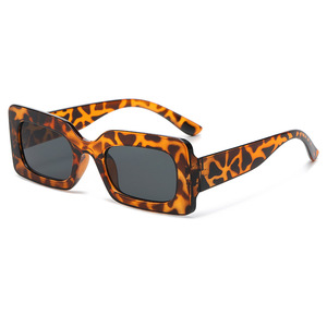 <span class=keywords><strong>Lunettes</strong></span> <span class=keywords><strong>de</strong></span> <span class=keywords><strong>soleil</strong></span> rétro vintage pour femmes avec petit cadre rectangle classique <span class=keywords><strong>de</strong></span> luxe Nouvelle vente sur des montures bleues et grises avec logo personnalisé - Product Image 5