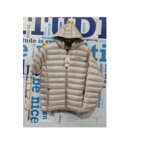 Veste d'hiver en duvet de qualité supérieure, coupe ajustée, à capuche, pour homme, style décontracté et streetwear, disponible à la vente - Product Image 1