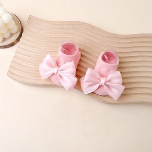 Calzini Antiscivolo per Bambine con Fiocco, Calzini a Pois con Grip per Neonati, Calzini alla Caviglia Antiscivolo per Bambini da 0-2 Anni - Product Image 5