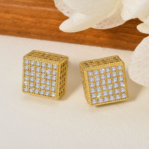 Pendientes de Circonita con Incrustaciones de Diamantes de Imitación en Forma de Cubo, Hipoalergénicos, Chapados en Oro de 18K, para Mujer, Venta al por Mayor - Product Image 3
