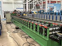 Machine de profilage de dalles de plancher non composites sans coulage de béton pour la fabrication de plateformes de mezzanines en acier