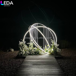Decoración de Boda LEDA, Fondo Metálico LED Redondo Blanco Artístico de Estilo Moderno con Cortina de Cuentas - Product Image 2