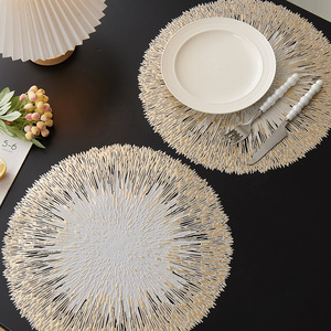 Set de table rond en PVC rose gold antidérapant et résistant à la chaleur pour la maison, la cuisine et la salle à manger - Product Image 4