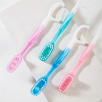 Kit de Voyage 5-en-1 Personnalisé : Brosse à Dents Mini Pré-encollée, Brosse Dentaire, Grattoir Lingual, Fil Dentaire – Soin Bucco-dentaire