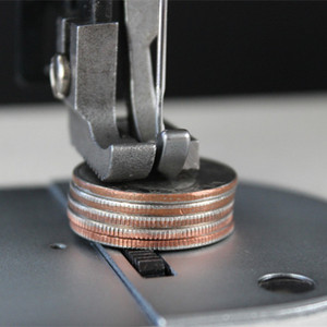 <span class=keywords><strong>Machine</strong></span> à <span class=keywords><strong>coudre</strong></span> électronique blanche robuste de 7 pouces pour cuir, neuve, avec moteur en fer et plastique, idéale pour les usines de fabrication - Product Image 3