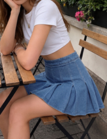 En stock aux États-Unis : Jupe en jean plissée mini pour femme, bleu délavé, taille haute, à plis couteaux, coupe trapèze évasée, en denim extensible tricoté