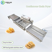 Machine de friture automatique avec système de raclage et d'élimination des résidus et des miettes alimentaires sans arrêt de la chaîne de production complète