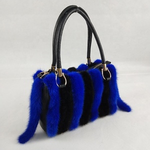 Borsa di Lusso in Vera Pelliccia di Coda di Visone, Borsa a Mano in Pelliccia di Visone per Donna, Borsa a Tracolla di Design con Manico Superiore - Product Image 3