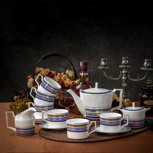 Service à café en porcelaine fine de style européen, tasses à café vintage de style britannique, tasses à café créatives pour publicité et cadeaux de fêtes - Product Image 1
