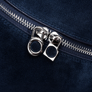 Sac Hobo en Daim de Vachette Personnalisé Bleu Nuit pour Femme avec Double Fermeture Éclair et Bandoulière Réglable – Vente Directe Usine - Product Image 4