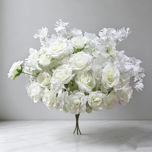 Centrotavola Grande Artigianale Profumato in Seta con Rose Bianche e Orchidee Artificiali per il Giorno di Scherzi di Aprile - Decorazione Alta per Tavolo - Product Image 5