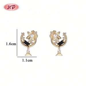 Collection de Boucles d'Oreilles Hengdian Floral Moon Pearl, Bijoux en Laiton Plaqué Or 18K, Coleccion De Pendientes De Flor Y Luna - Product Image 6