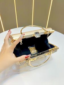 กระเป๋าถือสะพายข้างผู้หญิงแบบใหม่ ดีไซน์หรูหรา ขนาดใหญ่ จุของได้เยอะ เหมาะสำหรับงานเลี้ยงอาหารค่ำ งานร้องคาราโอเกะ พร้อมสายโซ่ ปิดแบบเปิดได้ รุ่น Tanjing - Product Image 3