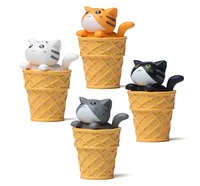 Figurine miniature de chat 3D sur une glace, décoration d'intérieur, accessoires de voiture, petit ornement