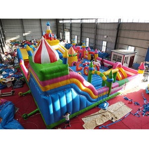 Parc d'attractions gonflable géant pour jeux en plein air, château gonflable combiné avec toboggan, mur d'escalade et obstacles - Product Image 3