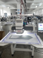 Máquina automática de bordado de corte de hilo con pantalla táctil LCD de 10 "1200SPM Software de diseño gratuito
