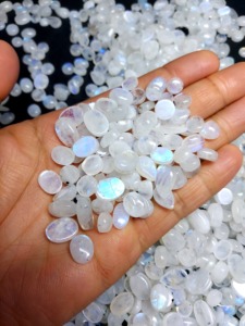 Perles ovales lisses en pierre de lune arc-en-ciel de Madagascar 6mm-8mm, pierre précieuse de lune, labradorite blanche, perles lâches simples - Product Image 3