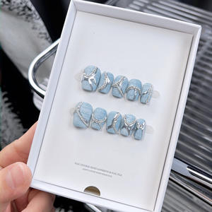 Uñas Postizas Cortas Cuadradas Hechas a Mano con Textura Vaquera Mate, Cristales Marquise y Línea Metálica Plateada, Uñas Estilo Y2K al por Mayor - Product Image 2