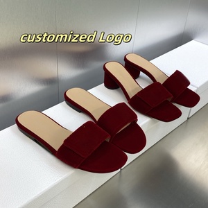 Chaussures à talons carrés bas en velours de qualité supérieure pour femmes, élégantes, sexy, tendance, pour l'été, vente en gros - Product Image 3