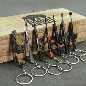 Mini porte-clés en métal, Merchandising de jeu inspiré de *Peacekeeper Elite*, Modèle de pistolet en alliage M4A1, Jouet pour garçons pour le jeu <span class=keywords><strong>Battle</strong></span> <span class=keywords><strong>Royale</strong></span> - Product Image 1