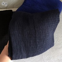 Vente de gros Foulard hijab en crêpe léger et respirant Couvre-chef plissé en voile doux et modal Hijab musulman soyeux en viscose