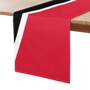 Chemin de table personnalisé en polyester avec drapeau de Trinité-et-<span class=keywords><strong>Tobago</strong></span>, protection de table à coutures fines pour protéger la table des rayures - Product Image 3