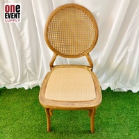 Chaise d'extérieur commerciale One Event Supply, design dossier rond en cannage, en PP imitation bois