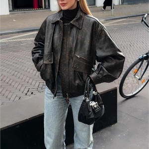 Vente en gros - Nouvelle veste d'hiver pour femmes - Veste en cuir décontractée rétro à col polo et fermeture éclair - Veste bomber en simili cuir - Product Image 1