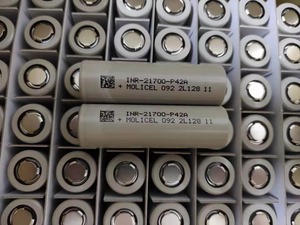 Перезаряжаемая литий-ионная аккумуляторная батарея Molicel INR21700 P42A 4200mAh 3,6 V 45A с высокой скоростью разряда, сделано в Тайване - Product Image 3