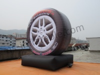 Grand ballon gonflable en forme de pneu pour les concessionnaires automobiles