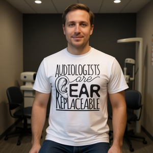 T-shirt promozionale per audiologi con stampa 'Ear Replaceable', per adulti, unisex, bianca - Product Image 3