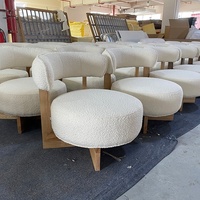 Design-Salonstuhl in Weißer Bouclé-Optik, Moderne Freizeitstühle für Cafés, Holz-Akzent-Einzelsessel für Lounge und Wohnzimmer